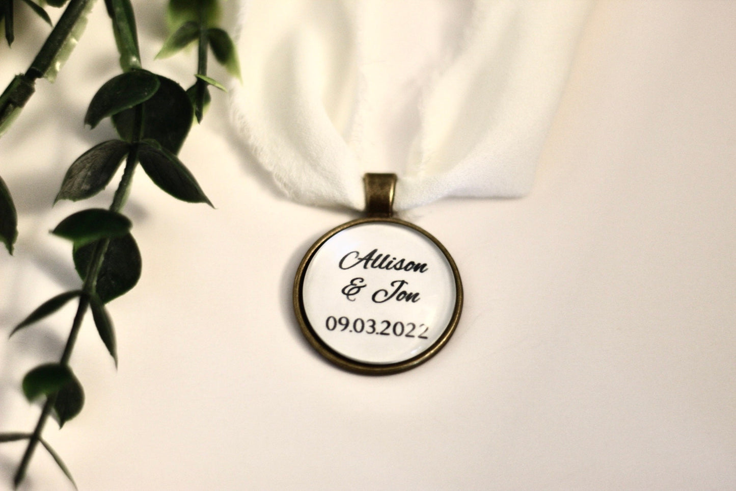 Personalized Bouquet Charm Wedding Date Charm Gift for Bride Wedding Day Gift from Groom Gift from Mom of bride Gift from Mother in Law
